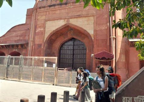 Coronavirus scare: Closure of monuments in Agra to hit daily earnings ...