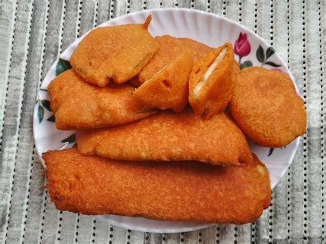 Vazhakkai Bajji Recipe, How To Make Bajji, Plantain Fritters, Raw ...