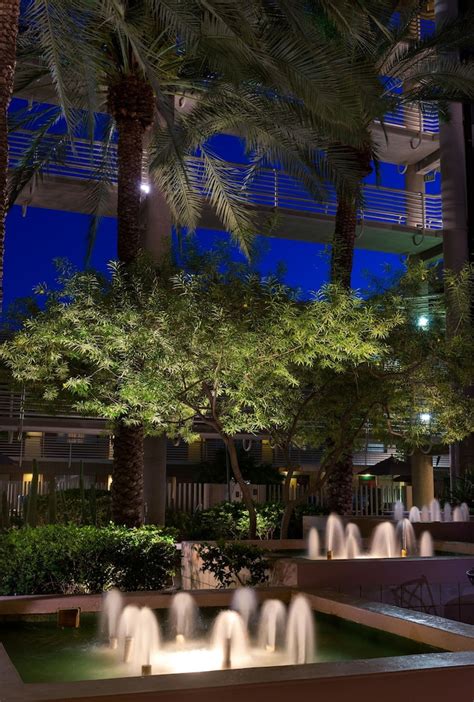 DOUBLETREE SUITES BY HILTON® PHOENIX - Phoenix AZ 320 North 44th 85008