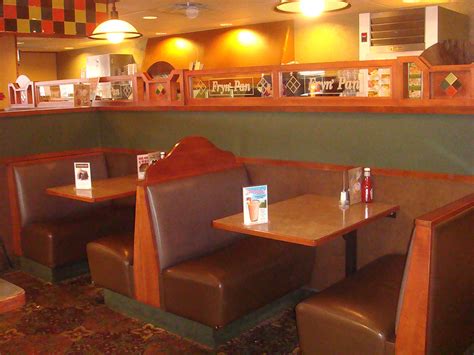 Dining Table: Restaurant Booth Dining Tables