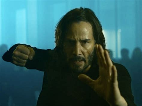 Keanu Reeves goes down the rabbit hole in 'The Matrix Resurrections' | Edmonton Sun