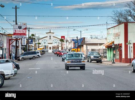 Avenida Panamericana with border crossing in distance in Agua Prieta ...