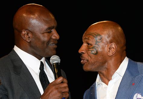 Mike Tyson Arrache L Oreille / Mike Tyson rend enfin son oreille à Evander Holyfield dans une ...