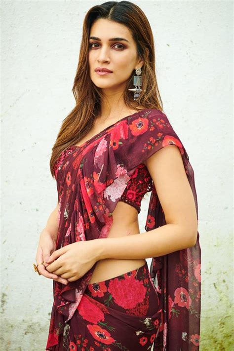 Kriti Sanon promotes Arjun Patiala in a floral Arpita Mehta sari | VOGUE India