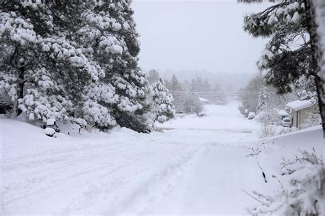 Storm brings more than a foot of snow to Flagstaff, snarls traffic in region | Weather ...