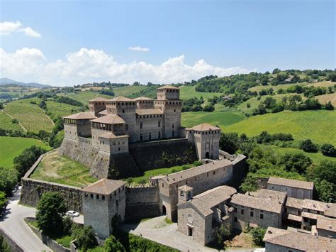 Beautiful frescoes revealed at Torrechiara Castle - Italia Mia