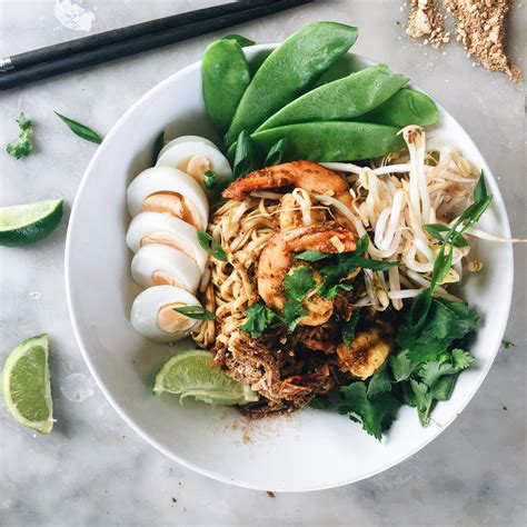 BURMESE STYLE NOODLES WITH MUSHROOM CURRY SAUCE | The Healthy Hunter