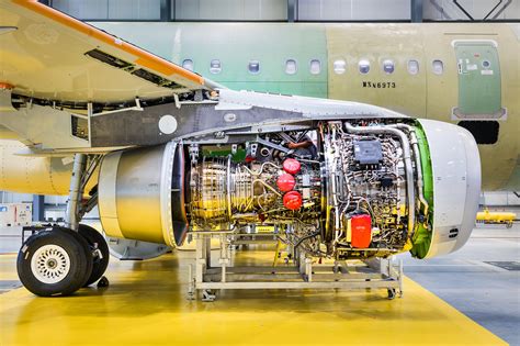 Airbus A321 V2500 engine [2048x1365] : r/MachinePorn