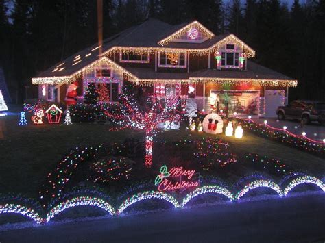 20 Phenomenal Outdoor Christmas Lights Setups