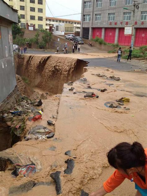 China: the effects and damages after floods, the number of victims is ...