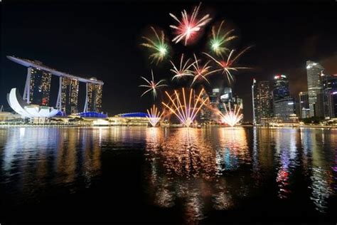 "Fireworks over Marina Bay in Singapore" Canvas Prints by Jenny Zhang | Redbubble