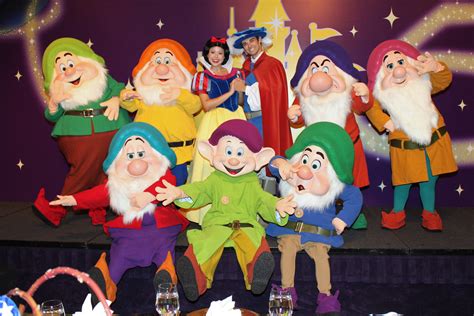 Snow White and the Seven Dwarfs (Movie) at Disney Character Central