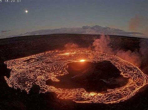 Hawaii's Kilauea volcano erupts again, summit crater glows : NPR