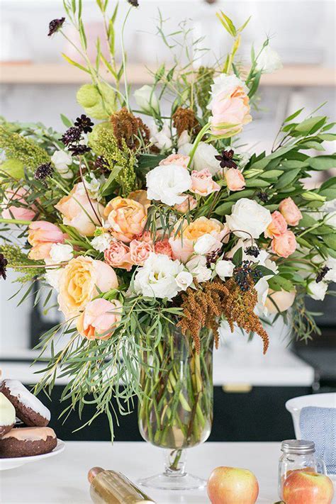 35 Fall Flower Arrangements and Centerpieces You'll Want to Recreate | Fall flower arrangements ...