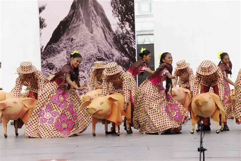 Tragedies won’t stop Sinulog dancers | Inquirer News