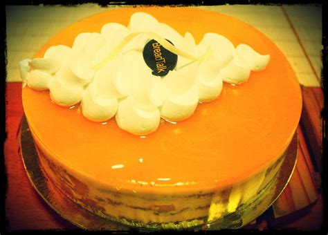 Camille Balayan: Mango Cake at Breadtalk