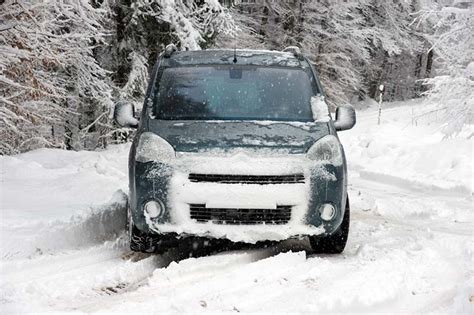 How to Get Car Out of Snow & Unstuck (12 Steps) - Off-Roading Pro