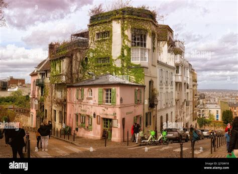 La Maison Rose, Paris, France Stock Photo - Alamy