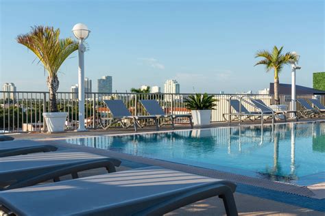 Hotel with Outdoor Pool and Terrace | Courtyard Miami Beach South Beach