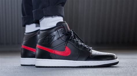 Air Jordan 1 Mid Black Red 554724-009 | Sole Collector