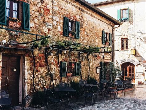 Monteriggioni Castle in Tuscany: Castello di Monteriggioni