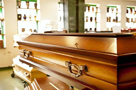 Casket Sizes: How To Pick the Right Size for Your Loved One