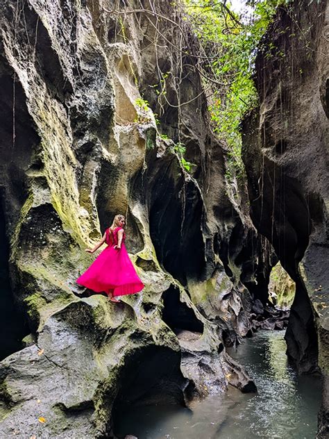 Must-Do Activities in Bali: HIDDEN CANYON BEJI GUWANG | ALINA BLAGA TRAVEL