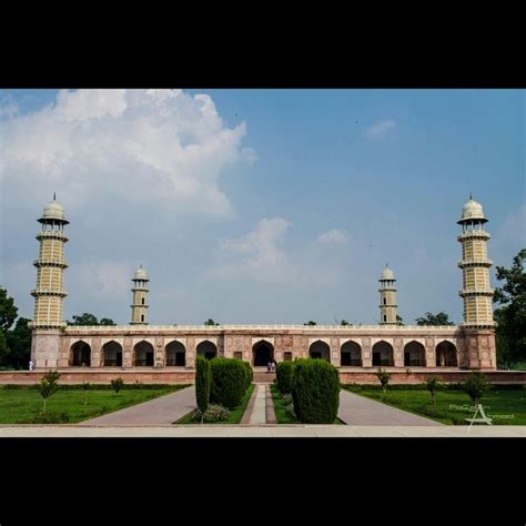 Tomb of Jahangir | Beautiful places to visit, Best cities, Pakistan travel