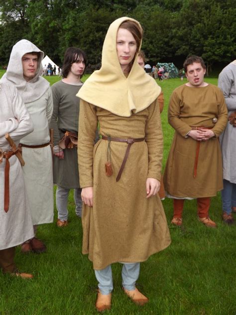 E.M.Powell: The Joy of Re-enactment: Medieval Clothing | Medieval clothing, Medieval clothing ...