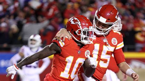 Chiefs' Patrick Mahomes on Tyreek Hill: 'We lost an all-time great receiver,' but credits ...