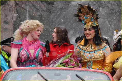 Anne Hathaway: Hasty Pudding Parade!: Photo 2412221 | Anne Hathaway ...