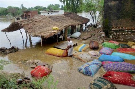 Flood situation in Assam worsens, thousands shifted to relief camps ...