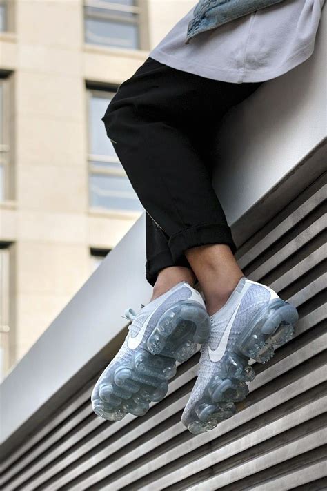 Nike Air Vapormax Flyknit | Girls sneakers outfit, Nike sneakers women ...