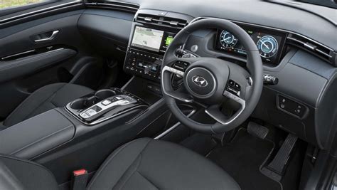 Hyundai Tucson Hybrid review: interior, dashboard & infotainment ...