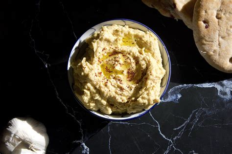 Easy 5 Ingredient Roasted Garlic Hummus Recipe - That Vegan Nephew