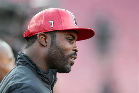 On this day in Falcons history: Michael Vick becomes an icon ...