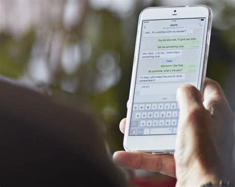How to Get Old Text Messages from Cell Phones | LoveToKnow