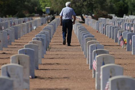 Ceremony at Fort Bliss National Cemetery honors veterans who paid ...