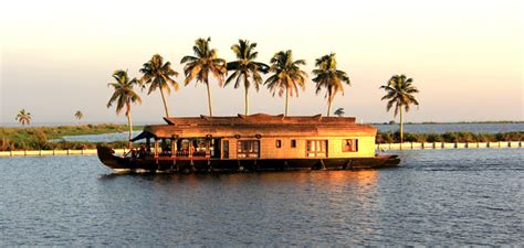 Kuttanad Backwaters Kerala Tourist Guide- Kuttanad Backwaters Destinations of Kerala