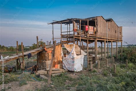 Traditionnal wooden house in Cambodia Stock Photo | Adobe Stock