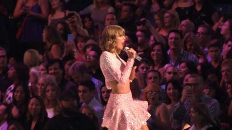 Taylor Swift- "Shake It Off" (720p) Live at IHeartRadio Fest 2014 - YouTube