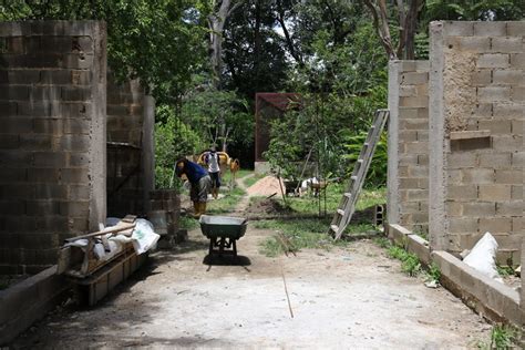 The Red Siskin Conservation Center in Venezuela is now a reality! – Red Siskin Initiative