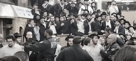 “Secret Tunnel Drama Unveiled: Hasidic Jewish Men Arrested in Chaotic Clash at Historic Brooklyn ...