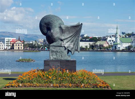 Iceland, Reykjavik, Lake Tjornin, statue by Einar Jonsson Stock Photo - Alamy