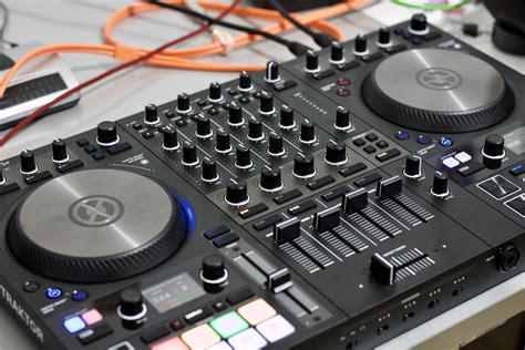 Conectar Controlador A Traktor S4 Mk2 Audio - Descargar Pdf