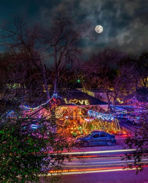 Where to Catch the Best Christmas Lights Around Austin