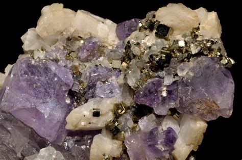 File:Fluorine, orthose, quartz, pyrite (Chine).jpg - Wikimedia Commons