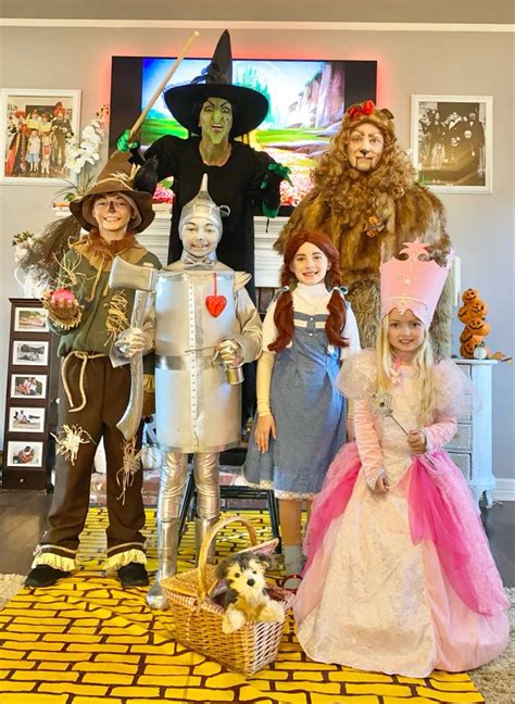 Creative DIY Wizard of Oz Family Halloween Costumes