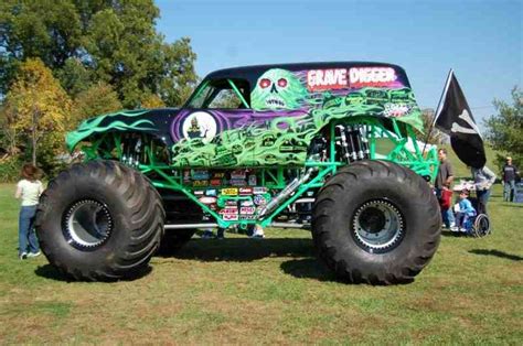 The Grave Digger Monster Truck Pictures & Videos | Monster trucks, Big monster trucks, Monster