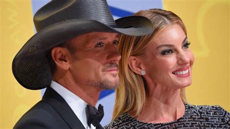 Faith Hill Gives Husband Tim McGraw a Big Kiss Upon Announcing More ...